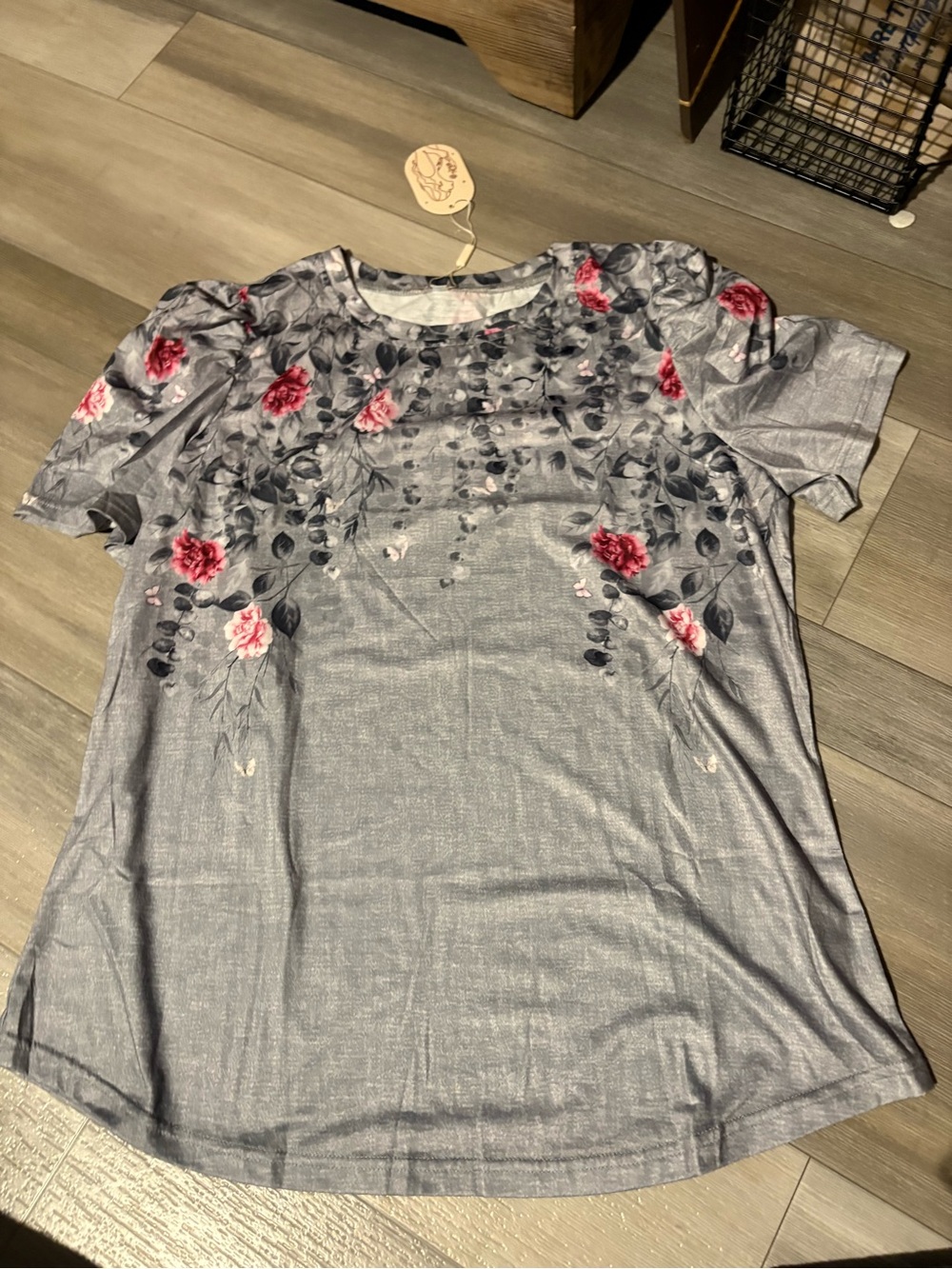 Women’s Floral Short Sleeve Tee - Gray with Pink Roses